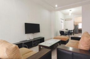 White House at Bandar Seri Botani for 12 Plus Guests by Ryokan Management